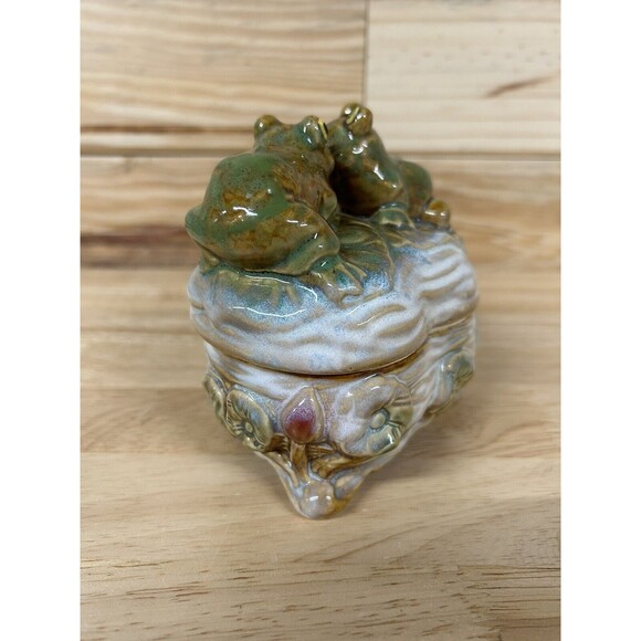 Kissing Frogs Ceramic Trinket Box With Lid Shiny Lusterware Finish - Picture 4 of 11